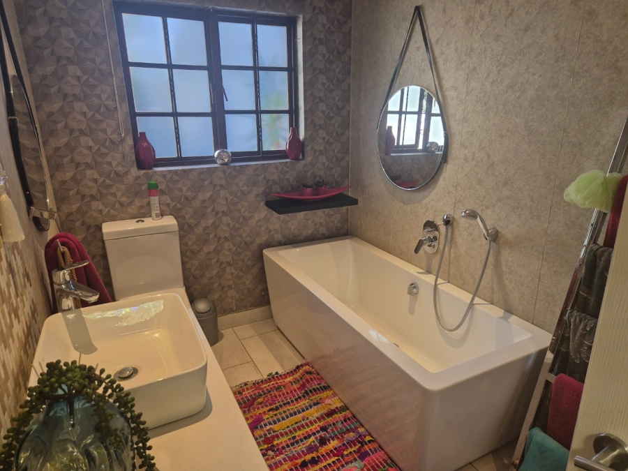 5 Bedroom Property for Sale in Heuwelsig Free State